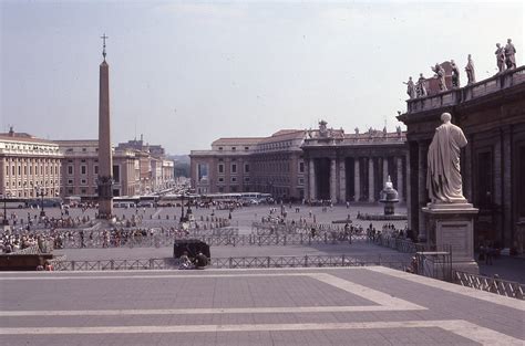 St. Peters Square in Vatican City · Free Stock Photo