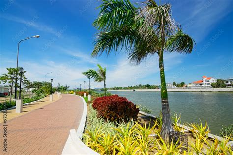 The esplanade along Iloilo River in Iloilo City, Philippines Stock-Foto ...