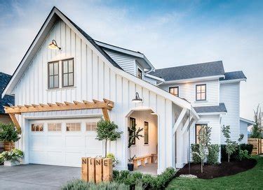 Farmhouse Garage Door Ideas and Inspiration | Hunker