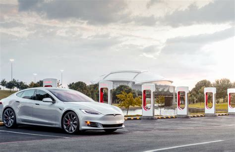 Tesla opens large stations with solar to charge EVs in 30 minutes