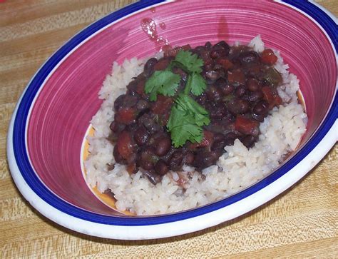 Glo's Kitchen: Black Beans with Sofrito