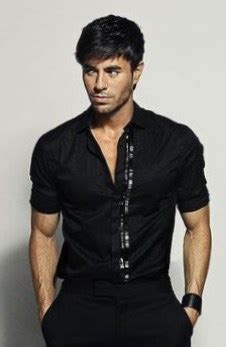 Enrique Iglesias height, weight, age. Body measurements.