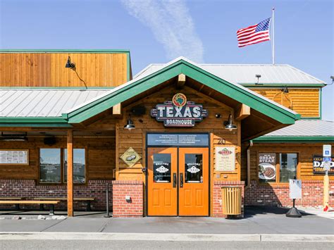 My first trip to Texas Roadhouse showed why the beloved chain is seeing ...