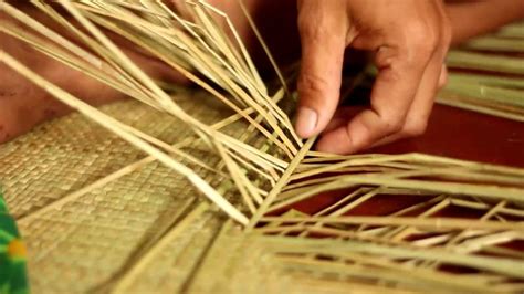 Eco-friendly Philippine mats (Banig) : a symbol of Filipino culture - YouTube