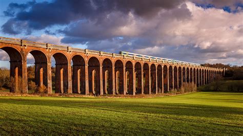 The Ouse Valley Viaduct (Balcombe Viaduct) over the River Ouse in ...