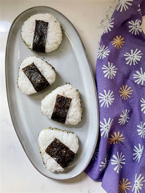 Smoked Salmon Onigiri | Recipe | Onigiri, Smoked salmon, Smoked salmon recipes