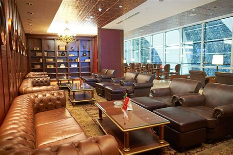 How to Get Access to an Airport Lounge Even When You’re Flying Coach ...