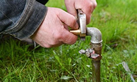 How To Fix A Leaky Outdoor Faucet - Daily E Home