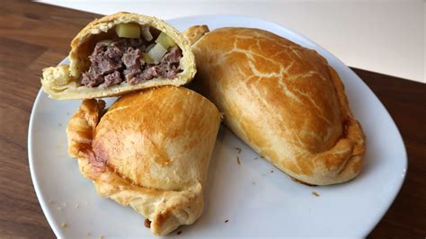 Traditional Cornish Pasty - English meat pies