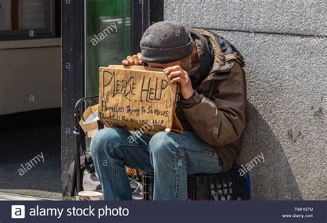 Homeless beggar new york city hi-res stock photography and images - Alamy