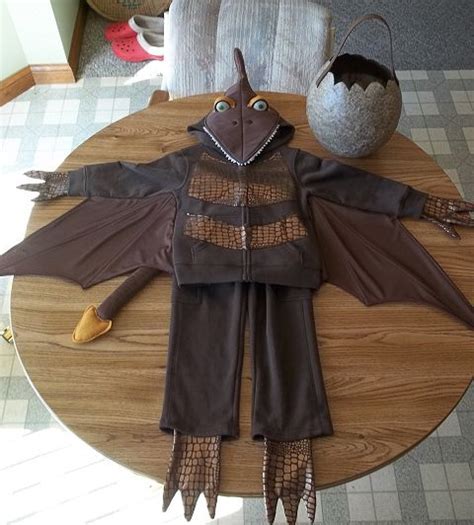 Pterodactyl Head Pattern and Costume Instructions | Pterodactyl costume, Halloween costumes for ...