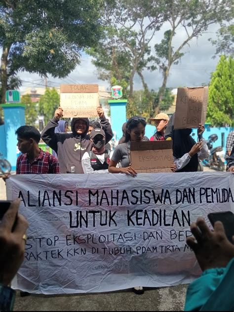 Protes Eksploitasi Tenaga Kerja, Puluhan Mahasiswa Demo PDAM Tirta Manakarra - Globalsulbar