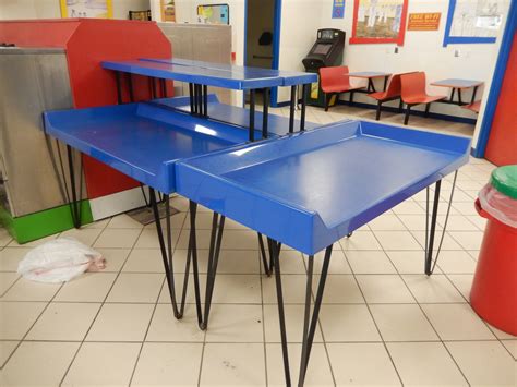 Folding tables at Laundromania at sycamore mall in Iowa City - 24 hour laundromat in Iowa City ...