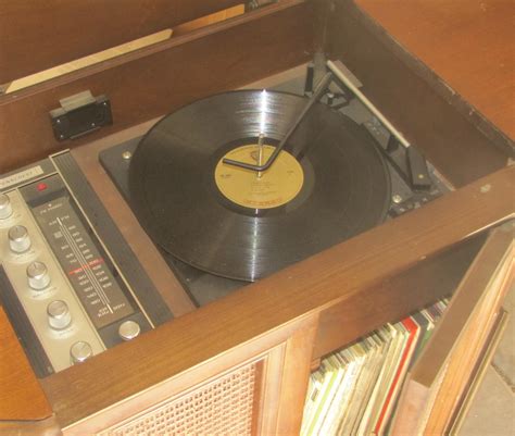 Vintage AM/FM stereo/record player; Penncrest 5115 antique appraisal | InstAppraisal