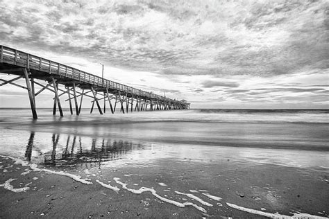 Oceanana Fishing Pier - Atlantic Beach NC Photograph by Bob Decker - Fine Art America