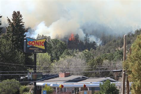 Main fire in Ruidoso smolders into its third day, moves away from town - El Paso Matters