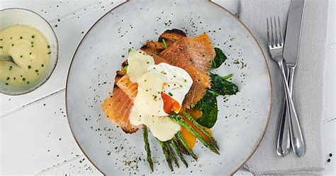 Eggs florentine with smoked salmon - Salmon Recipes