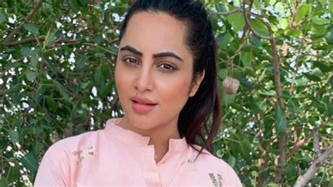 Bigg Boss controversies exist because public likes these: Arshi Khan | Television News | Zee News