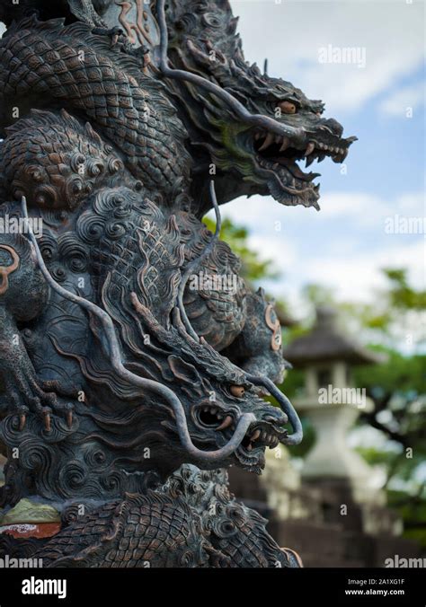 Japanese dragon statue hi-res stock photography and images - Alamy