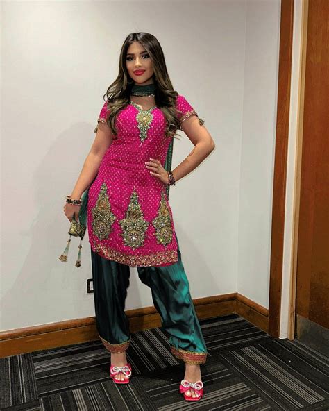 NRP British Pakistani Beauty in Ethnic Dress | Scrolller