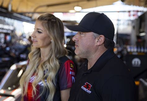 “Got a Machine This Year”: NASCAR Fans Ecstatic as Tony Stewart’s Wife ...