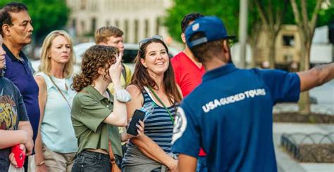 Washington DC: National Mall Night Bus Tour | GetYourGuide