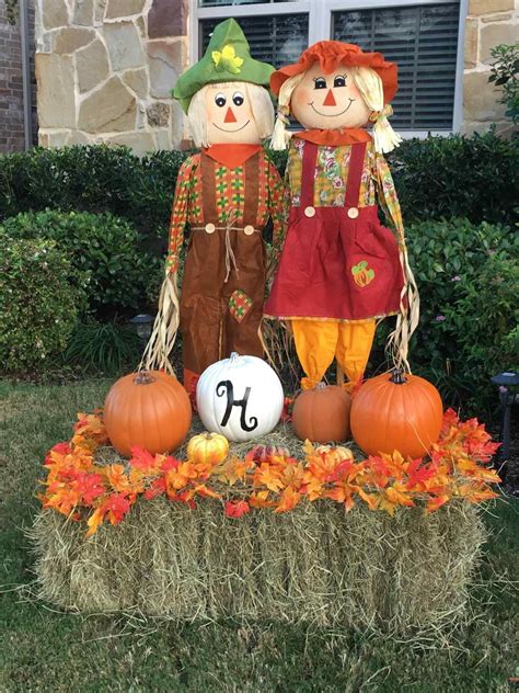 20+ Ideas For Fall Yard Decorations - DECOOMO