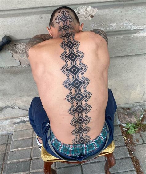 Share more than 78 male spine tattoo - in.cdgdbentre