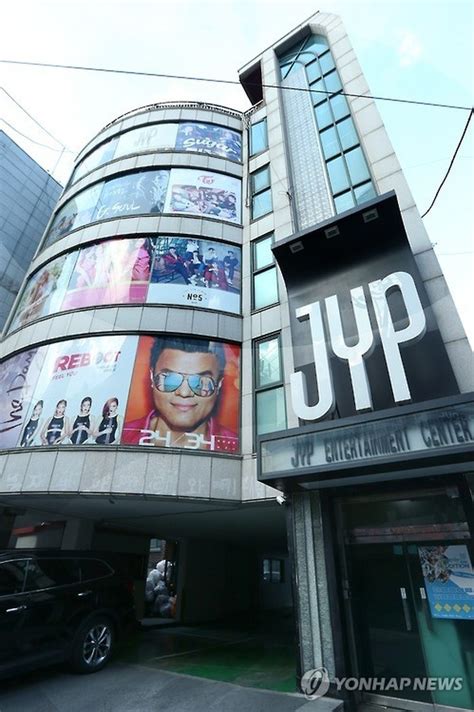 JYP Entertainment moves to a new building - K-POP, K-FANS