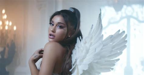 Ariana Grande dans le clip de Don't Call Me Angel, bande originale du film Charlie's Angels, le ...