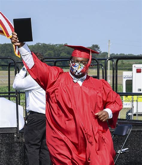 Hartsville valedictorian: Approach life with a heart of gratitude ...