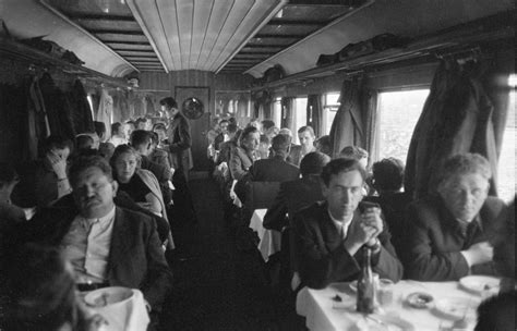 The Glamour of Train Travel: 40 Vintage Photos Show How Glamorous Train Travel Used to Be From ...