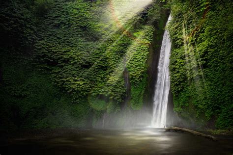 Rekomendasi Air Terjun Terindah di Indonesia