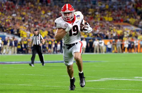 Brock Bowers rewrites Georgia football record with tremendous 12th TD