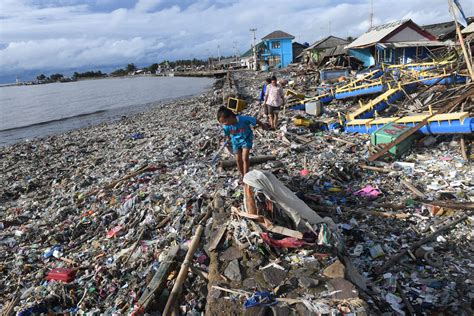 Folgen des Tsunamis in Indonesien: Mindestens 429 Tote und enorme Verwüstungen