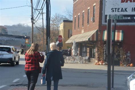 Holiday Open House welcomes early holiday shoppers to Bridgeport (West Virginia) | Local News ...