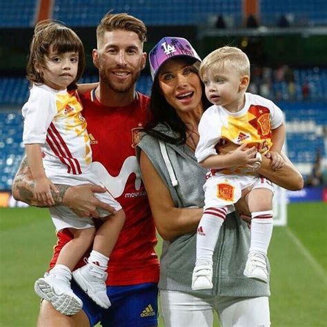 Pilar Rubio y sus hijos, los seguidores más incondicionales de Sergio Ramos - Foto 1