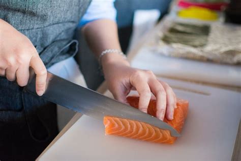 The Basics of the Fish Knives: How to Use Them Correctly - Food Sec