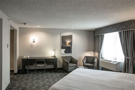 Executive Suite - Ramada Plaza Hotel and Suites West Hollywood