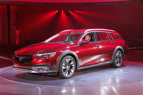 2018 Buick Regal Wagon TourX Pictures | GM Authority