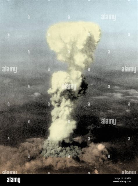 Hiroshima atomic bomb cloud hi-res stock photography and images - Alamy