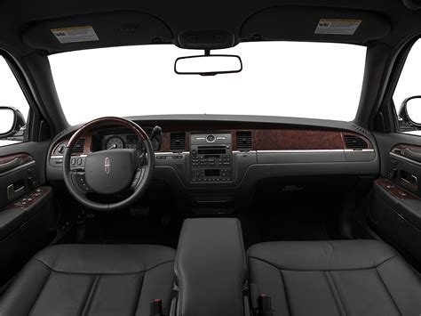 2007 Lincoln Town Car Signature 4dr Sedan - Research - GrooveCar