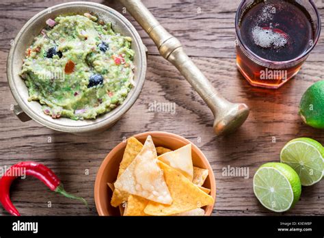 Bowl of guacamole Stock Photo - Alamy