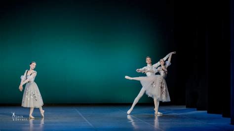 Carolina Sumarok, Karina Laura Leshkin and Taras Titarenko in Swan Lake pas de trois