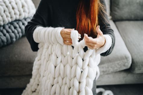 How to make a chunky knit blanket – DIY guide for beginners | Chunky ...