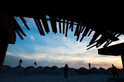 Long Beach, N.Y., Says Goodbye to Its Boardwalk - The New York Times