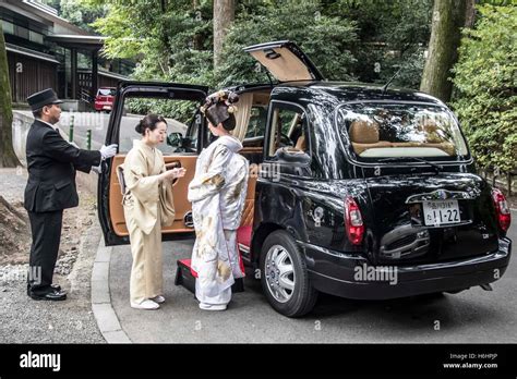 Wedding at Meiji Jingu Shrine in Tokyo Japan Stock Photo - Alamy