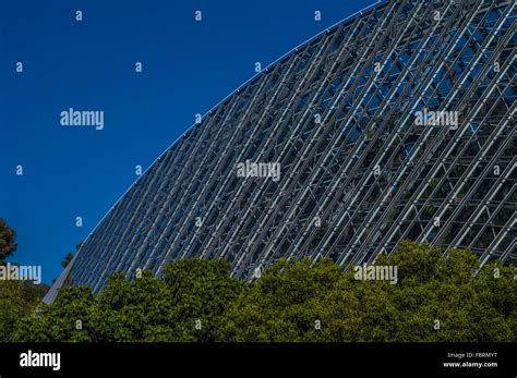 The Adelaide Bicentennial Conservatory in Adelaide's Botanic Gardens ...