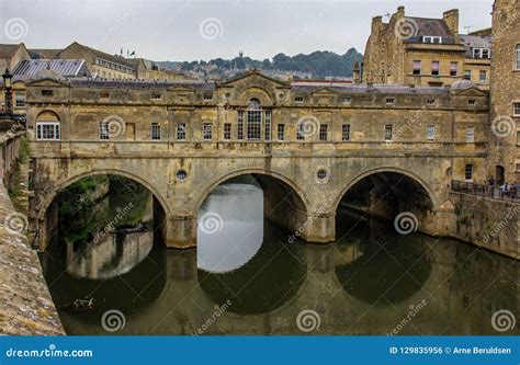 The Bath Covered Bridge in Bath, England Stock Photo - Image of famous ...