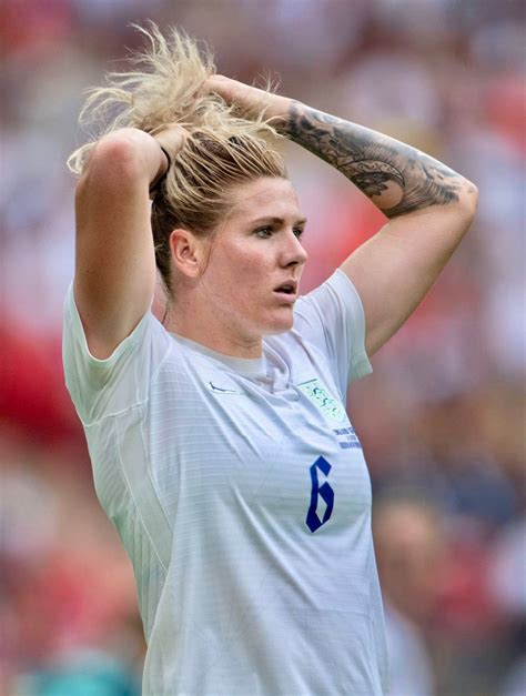 millie bright England Football, Uswnt, Lioness, Soccer Players, Millie, Chelsea, Celebs, Bright ...